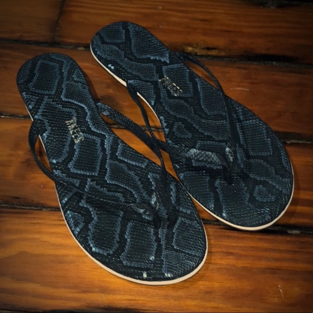 Tkees flip flops Sz 6